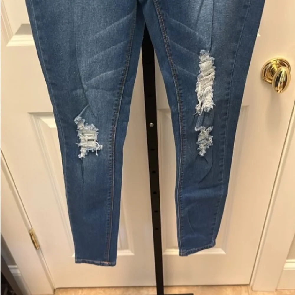 ALMOST FAMOUS Juniors/Women’s Super High-Rise Skinny Jeans